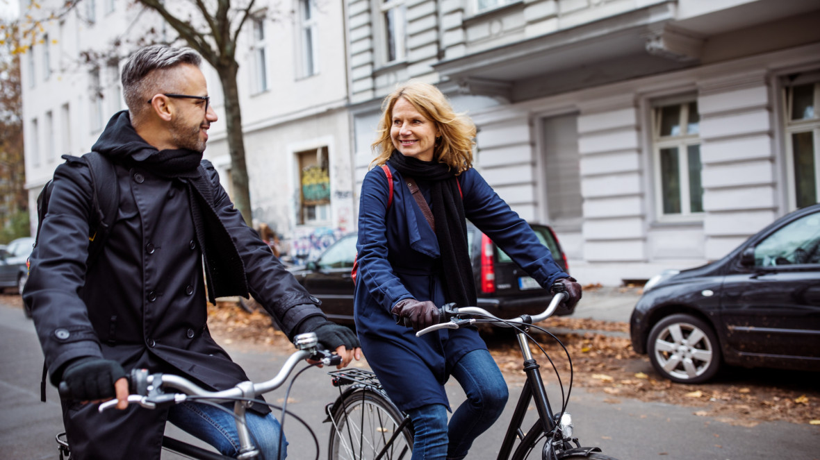 Forscherinnen und Forscher fordern von der Politik, während der Covid-19-Pandemie sicheren Fußverkehr und Radfahren zu ermöglichen.